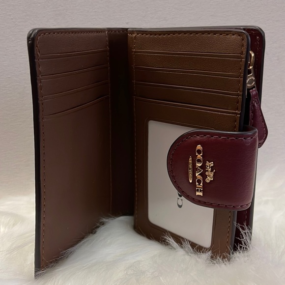 Medium Corner Zip Wallet In Signature Canvas With Wildflower Print - Picture 10 of 14